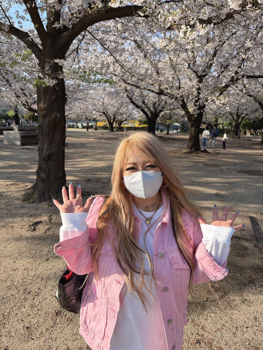 ギャル霊媒師飯塚唯 tweet media