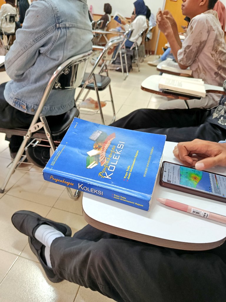 yogaa calon pustakawan²⁴🐈 tweet media