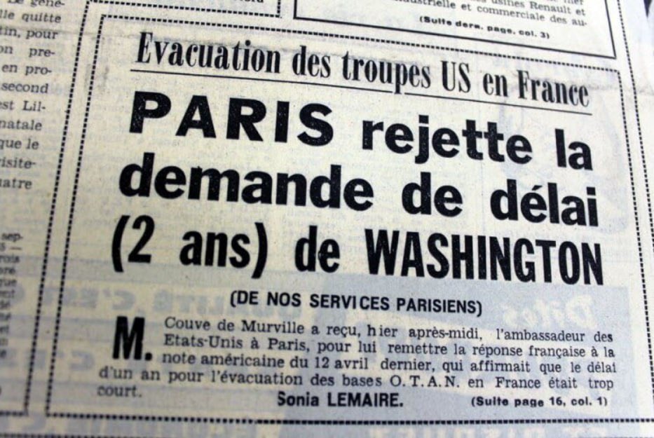 1966. 6 avril, OTAN. Note des États-Unis à De Gaulle: «Votre préavis du 30 mars exige un an de négociations suivi d’un an de préavis.» Réponse de De Gaulle: «Ce délai de deux ans est inacceptable. Le 1er avril 1967 les états-majors alliés devront avoir quitté la France.»