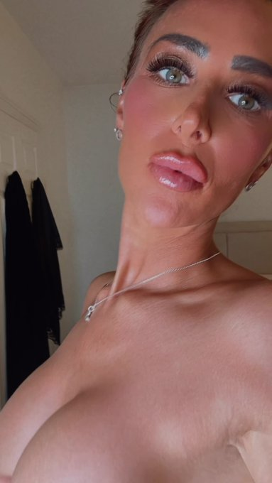 Lilymay218968's tweet photo. You’re cute when you try to resist. Go on, open that wallet like you know you want to. #finprincess #bratdomme #finsub #paypig #findom #financialdomination #spoilmecore #tributesonly https://t.co/JSu0Jad2XJ https://t.co/yvZchmI5tI