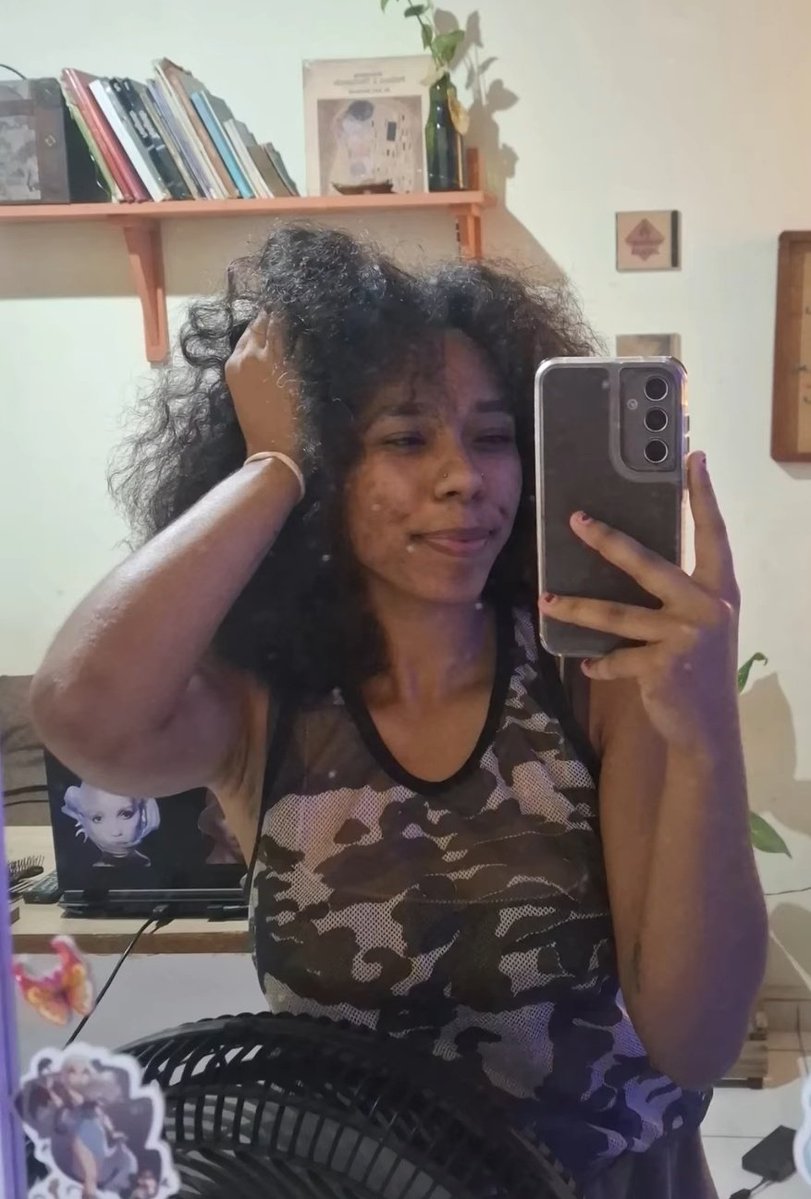 soles feet tweet media