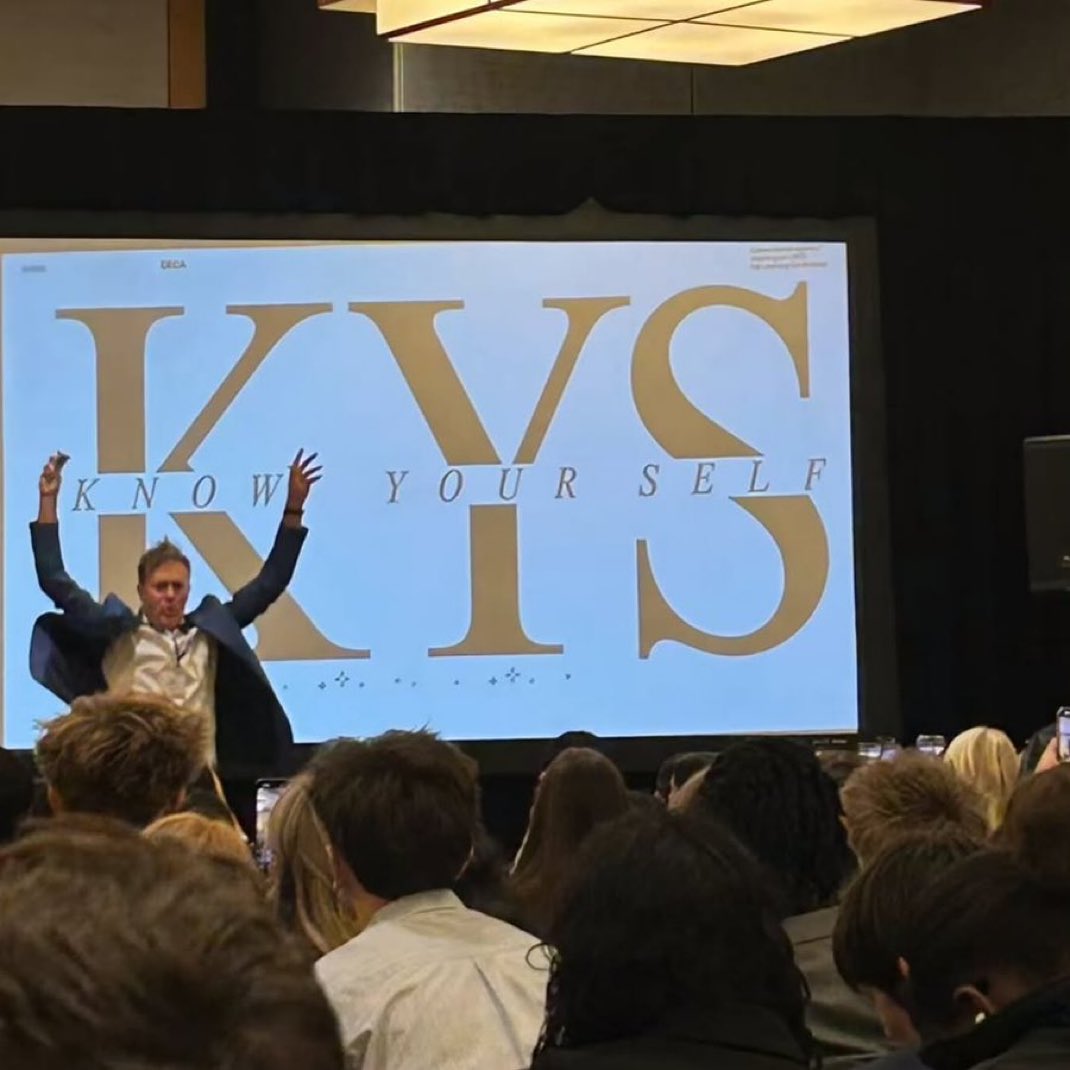 Unhinged tweet media