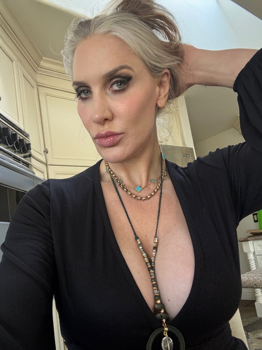 6’5” Amazon Goddess Severa tweet media