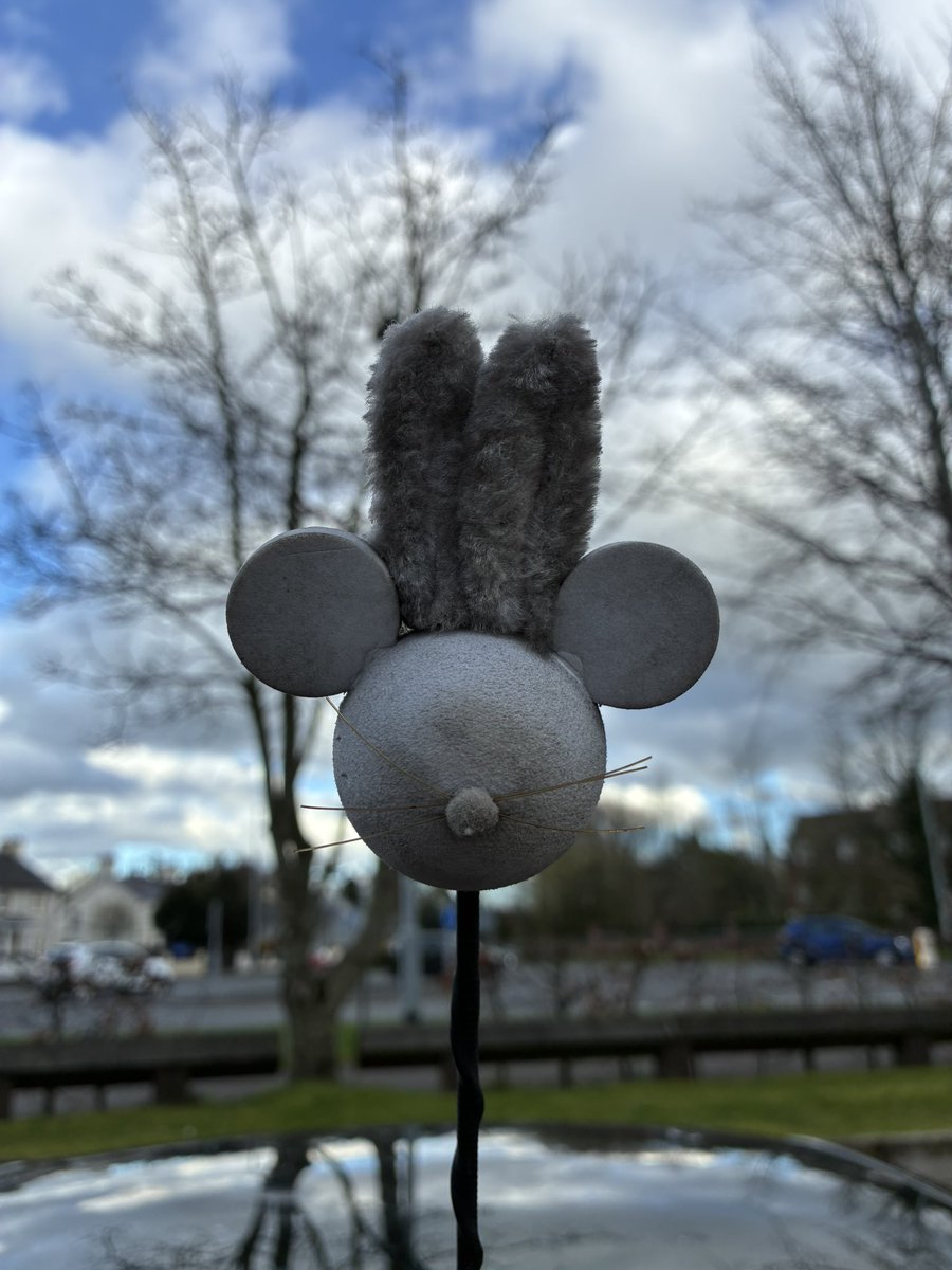 StripeyMiata's tweet photo. Car modified for Easter #easter #antennatopper #waltdisneyworld #smartforfour https://t.co/UcC1siHNXG