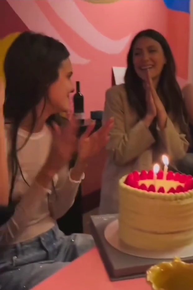 Nada cambió. Ellas en su mundo y nada más ♥️