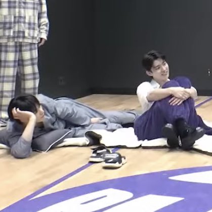 no context jq tweet media