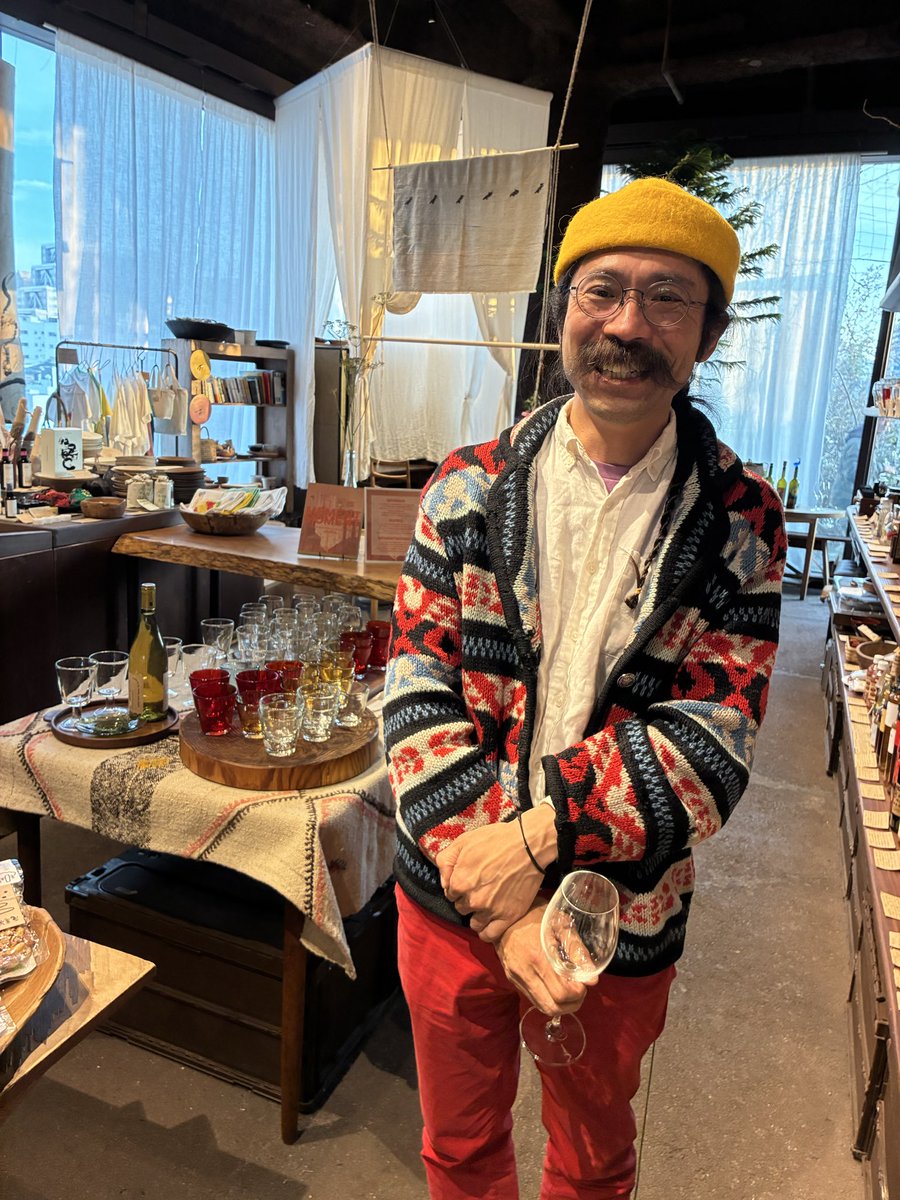 🇬🇪より一時帰国中の<a href="/siontak/">2/3-4/3日本帰国中 Siontak ̶̶‡̶|̶‡̶ 𝒁𝑶𝑵𝑶 ̶̶‡̶|̶‡̶</a> さんのお話会に行ってきました。過度に一般化せず、あくまで個人として現地に分け入って得た情報は等身大だからこその解像度と、ネットからは絶対に得られない密度が。ずっと気になってたことの答え合わせもできたし、貴重な時間をありがとうございました！