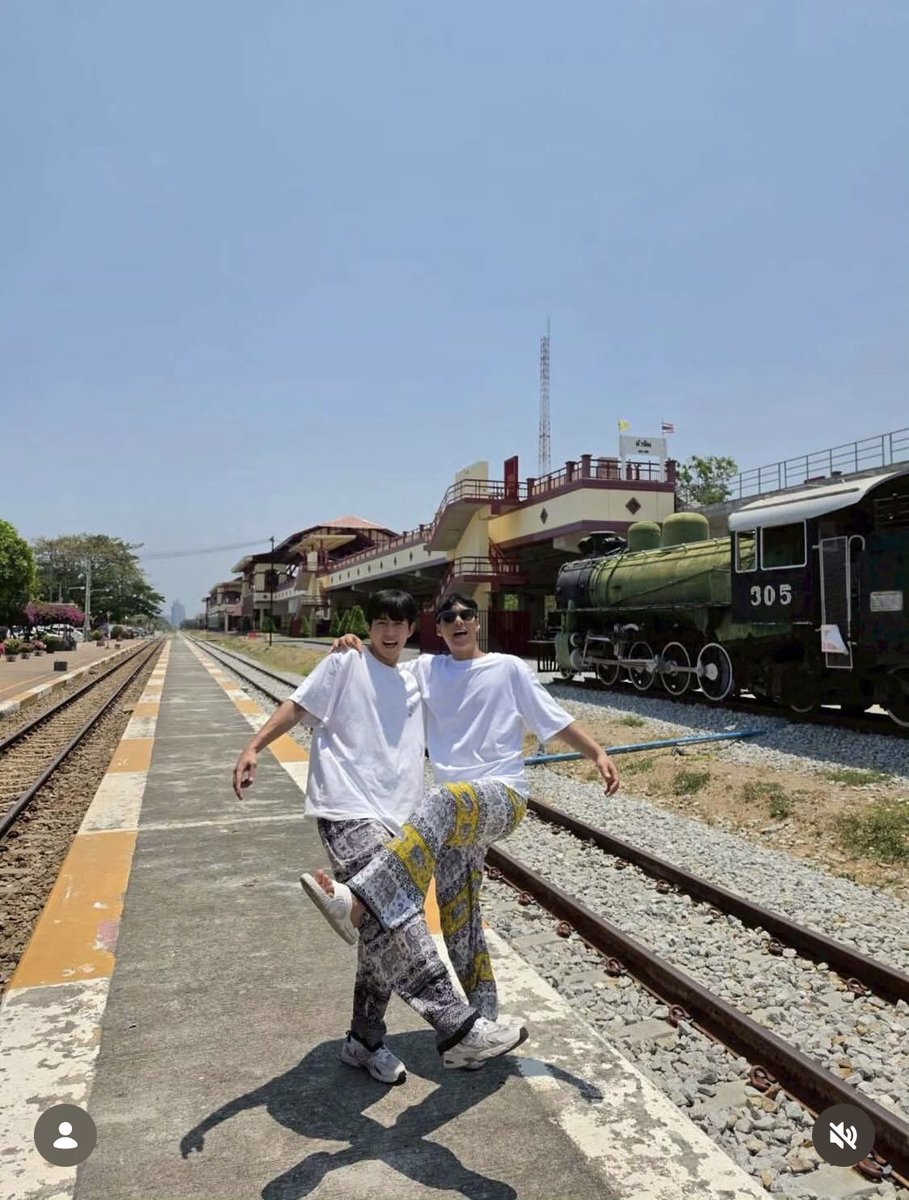 septgirl273's tweet photo. แกเข้าใจยังว่าทำไมคนชอบคิดว่าสองคนนี้เป็นพี่น้องกันจริงๆ รูปร่างหน้าตาอ่ะไม่เท่าไหร่แต่นิสัยคือ55555555555566666 #คัลแลน #น้องแดน https://t.co/vOnoC76IJL