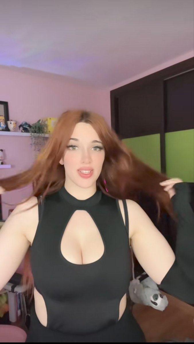 Simp Julieta tweet media