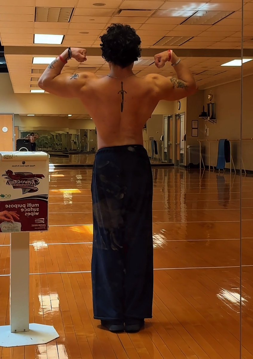 bobby knuckles tweet media