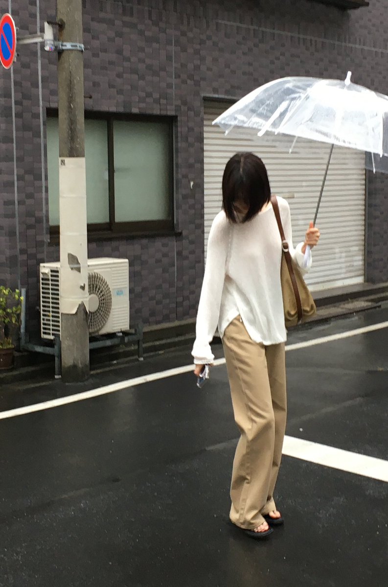 뮤 베이지 주인장 핏 🧸🤎
베이지 컬러 은근 안 어울리는 곳이 없어요

코디 컬러팁이랑 블로그 제작 스토리도 꼭 읽어봐주시라

m.blog.naver.com/aubeue/2241732…