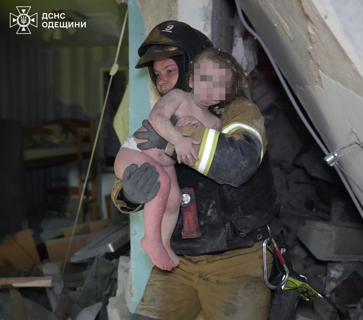 UaCoins's tweet image. 18+🚨 Odessa🇺🇦Ukraine is attacking oil terminals, airfields, and ammunition depots. 🇷🇺Russia is attacking residential buildings, schools, kindergartens, and the power grid. You say it's all Putin's fault, but no, it's a nation of Androphages...They are all Putin ❗ #UkraineWar