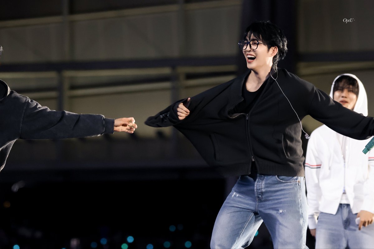 260404

도겸아 살살… 살살 좀 해… 
아 진짜 웃겨 ㅋㅋㅋ🤣

#에스쿱스 #SCOUPS
#승철 #최승철 
#세븐틴  #SEVENTEEN  
<a href="/pledis_17/">세븐틴(SEVENTEEN)</a>