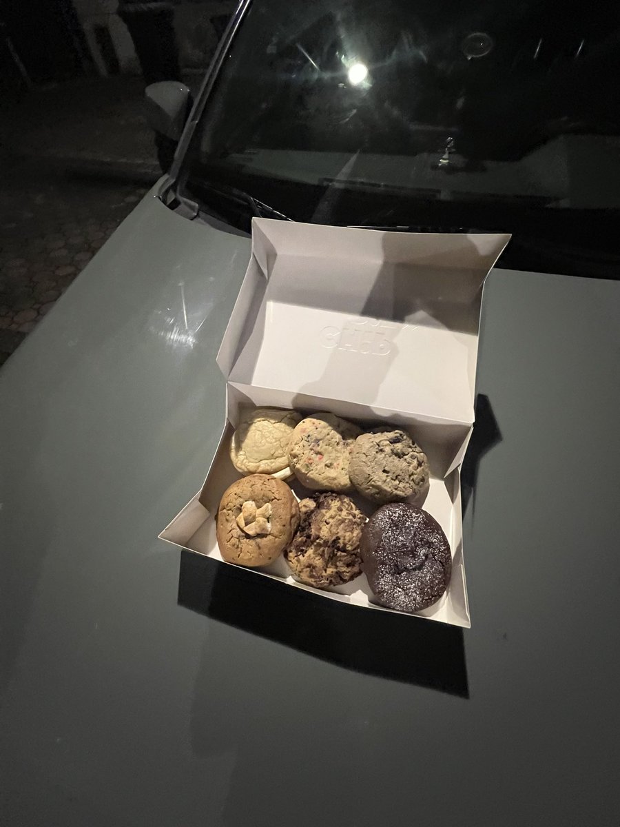 thursday girl tweet media