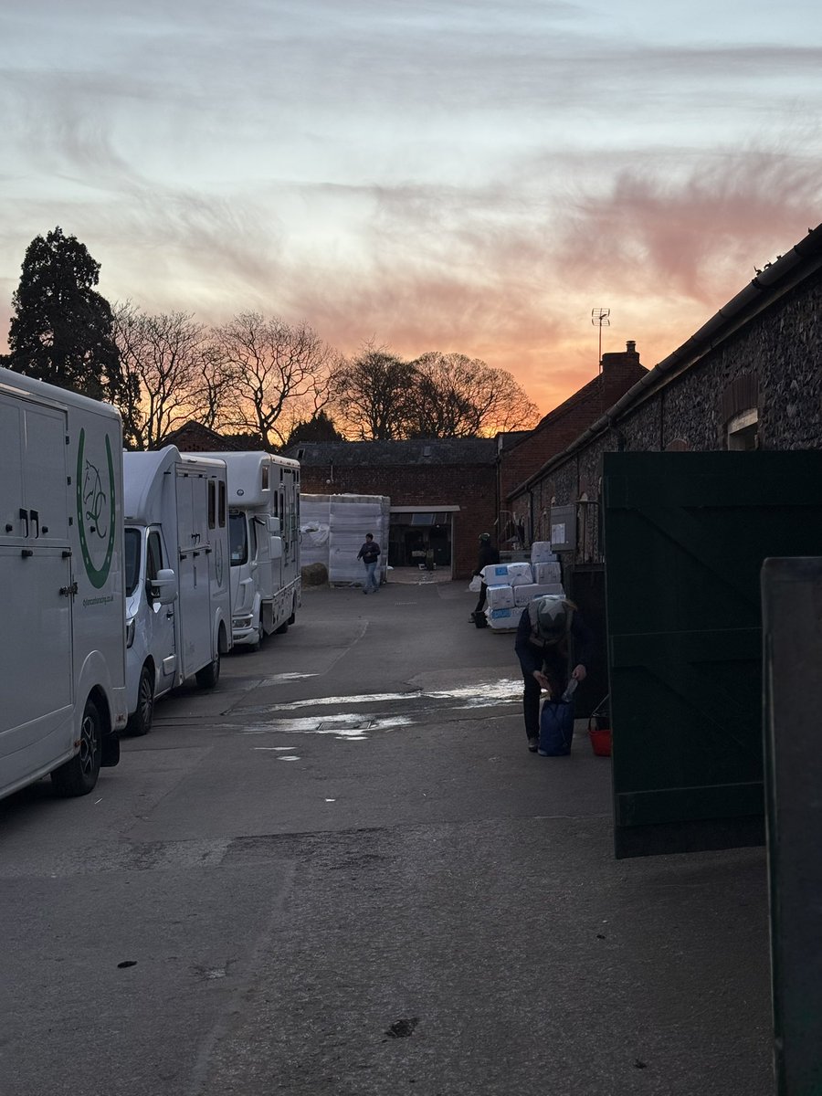 dylancunha_uk's tweet photo. It’s a beautiful Easter Monday Morning at Phantom House Stables🏇💚💫 https://t.co/Nb6HIR6JMd