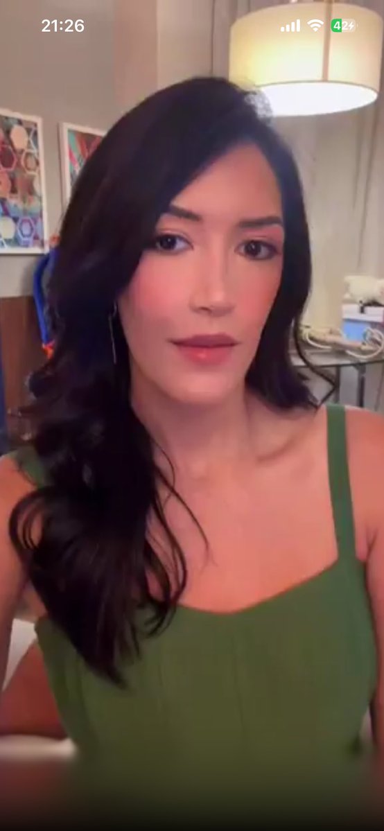 Me sinto mto fã da tigrinia qnd compro algo influenciado pela Ana paula. Agora me pego querendo comprar uma lente cullen igual a dela