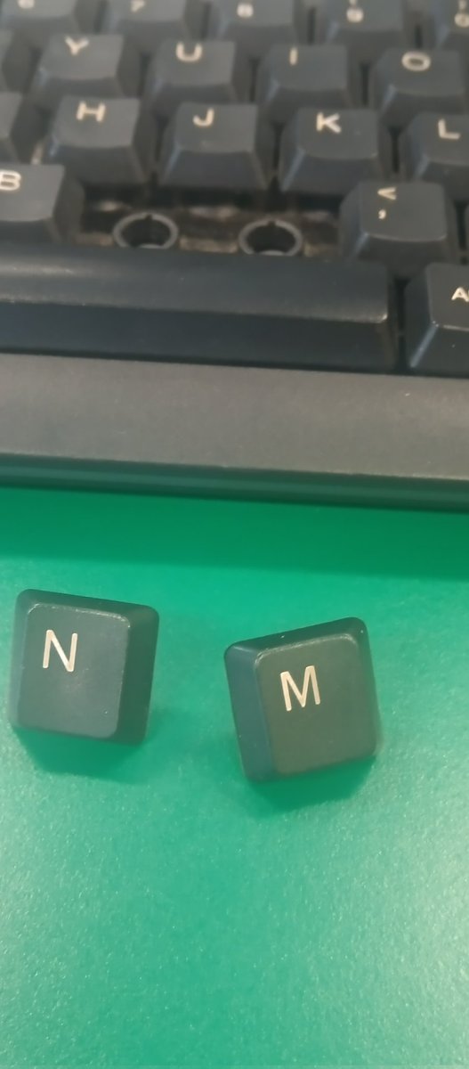 ShiyuuRyuu's tweet photo. I switched the M and N keys on 41 keyboards in my college's lab today. I got bored since my lecturer keeps talking about McDonald's and burgers. It's a 4 hour computer maintenance class. https://t.co/gBc3wuz64s