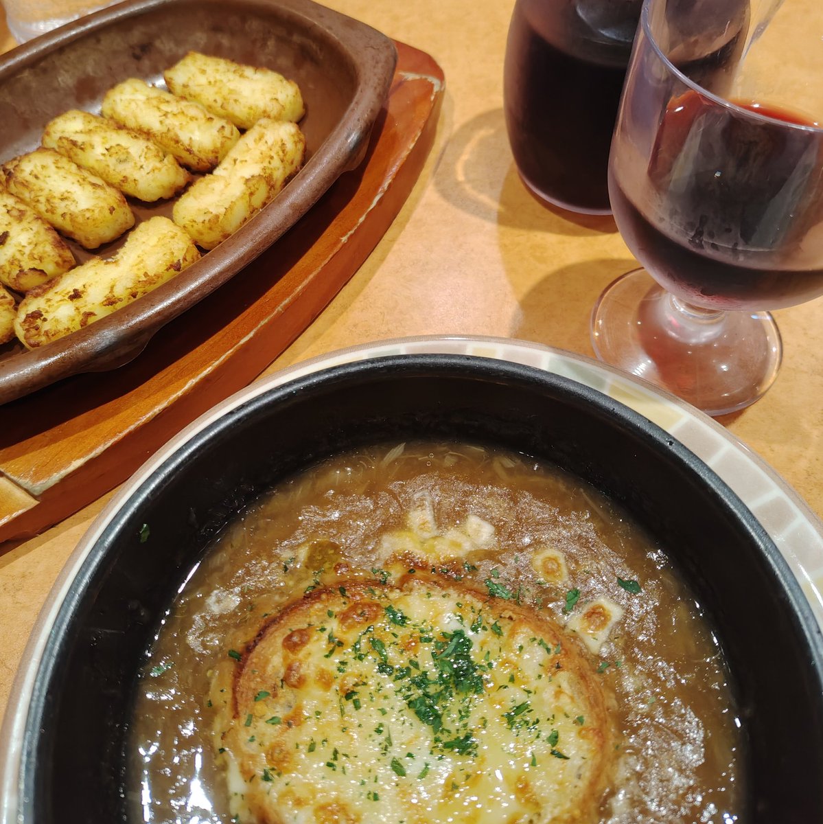 トツキ tweet media