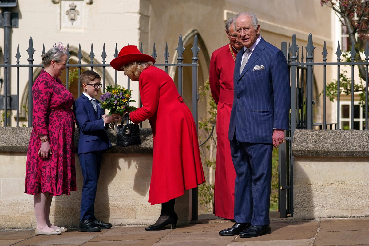 ¡HOLA! TV tweet media