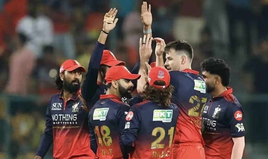 ImTanujSingh's tweet image. 🚨 TOP 2 MOST WATCHED MATCHES ON JIOHOTSTAR IN IPL 2026 🚨

RCB Vs SRH - 434 Million.

RCB Vs CSK - 361 Million.

- The Craze of King Kohli &amp;amp; RCB..!!!! 🔥