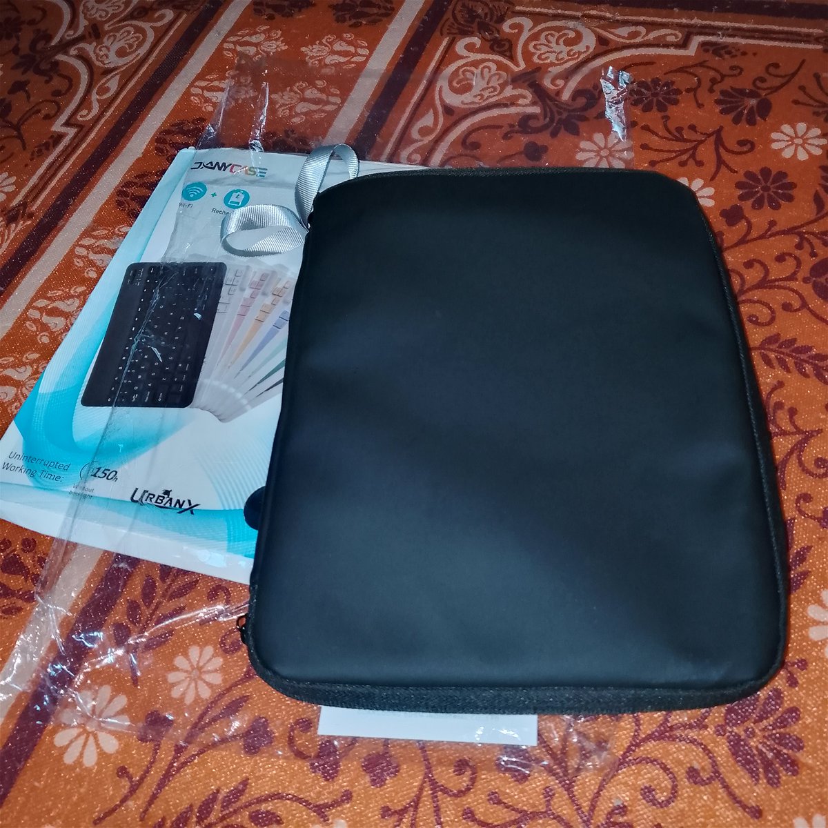 revzleoz's tweet photo. Wts Tas Tablet
Ready Tas Tablet/iPad 11 inch
Warna Hitam
Free Keyboard Bluetooth Warna Hitam dan stiker lucu

Barang baru belum pernah dipakai 
Harga sudah termasuk packing dan admin

Co🍊: https://t.co/RI6H2hxi0p https://t.co/YBRpUV75oX