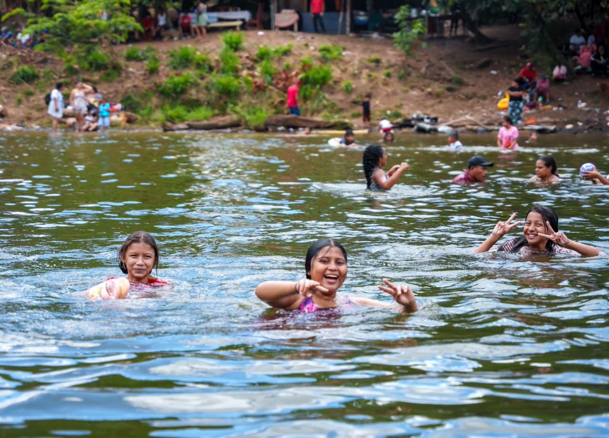 Domingo de resurrección las familias del municipio de #siuna disfrutan el fin de semana en la l balneario en la comunidad de Wany.