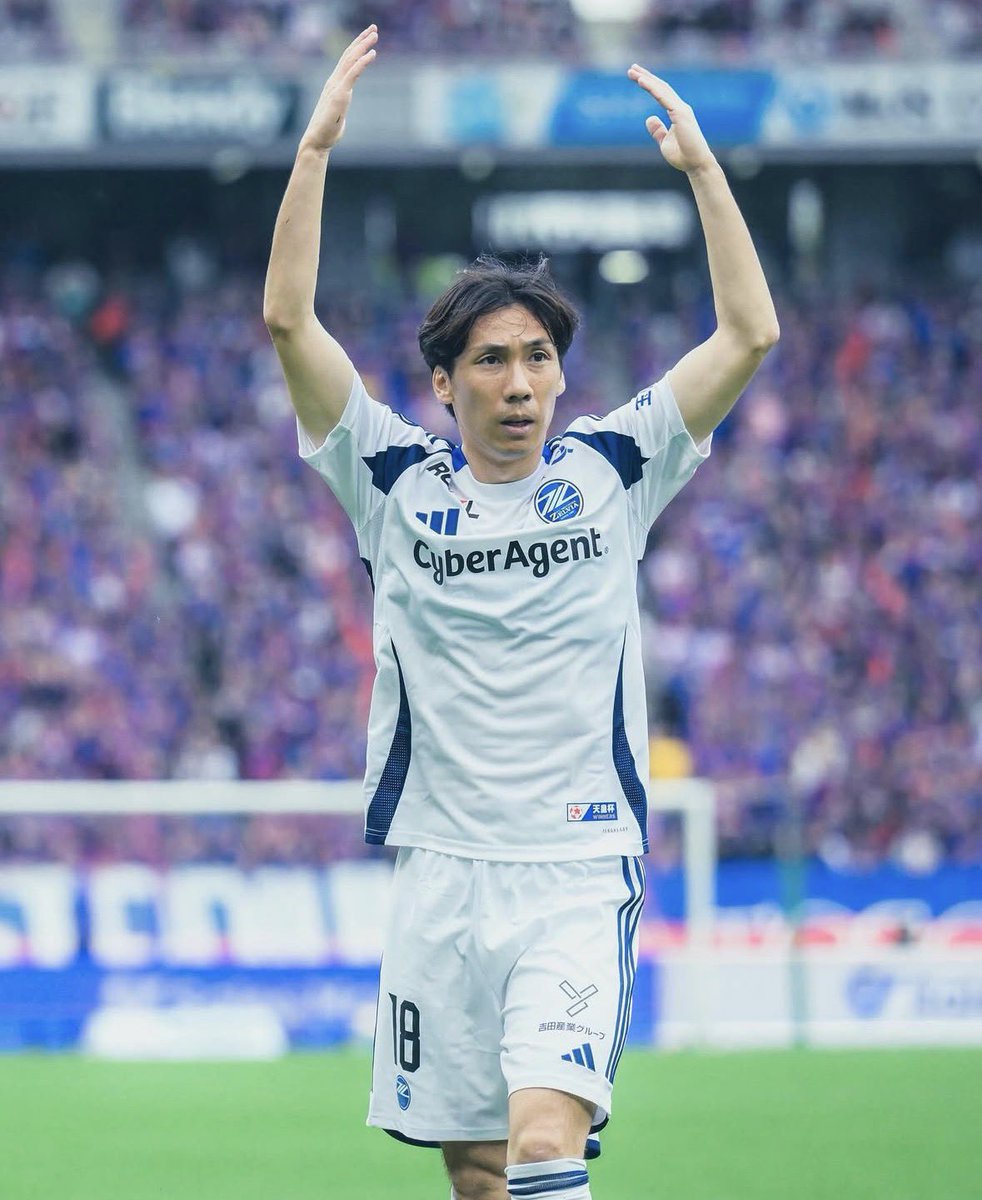 fcmz_takuma's tweet photo. 89分、チャンスのシーンで

下田選手がゴール裏を煽る姿
とても印象的でした！

その瞬間、サポーターの皆様の声もさらに大きくなり、間違いなくチームの後押しになりました🔥

FC東京戦のフォトギャラリー📸
ぜひInstagramにてご覧ください！
#FC町田ゼルビア #zelvia https://t.co/jPSoOnuLUx