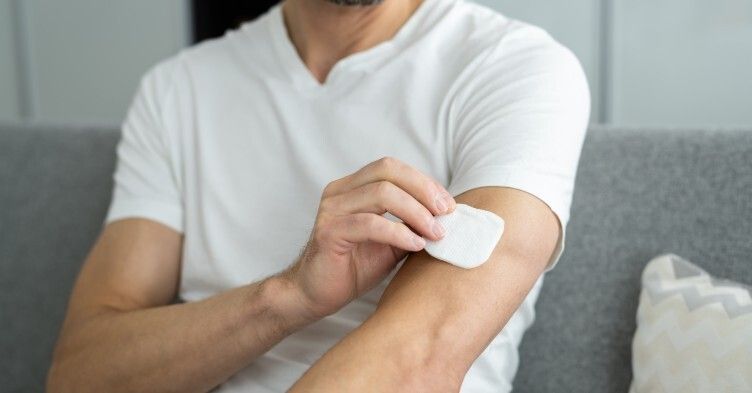 NurseinPractice's tweet image. ICYMI - Hormone patches are just as effective as injections at delivering hormone therapy and treating locally advanced prostate cancer, a new study finds. 

#HormonePatches #Nursing #Clinical #NHS

buff.ly/VKTrsWv