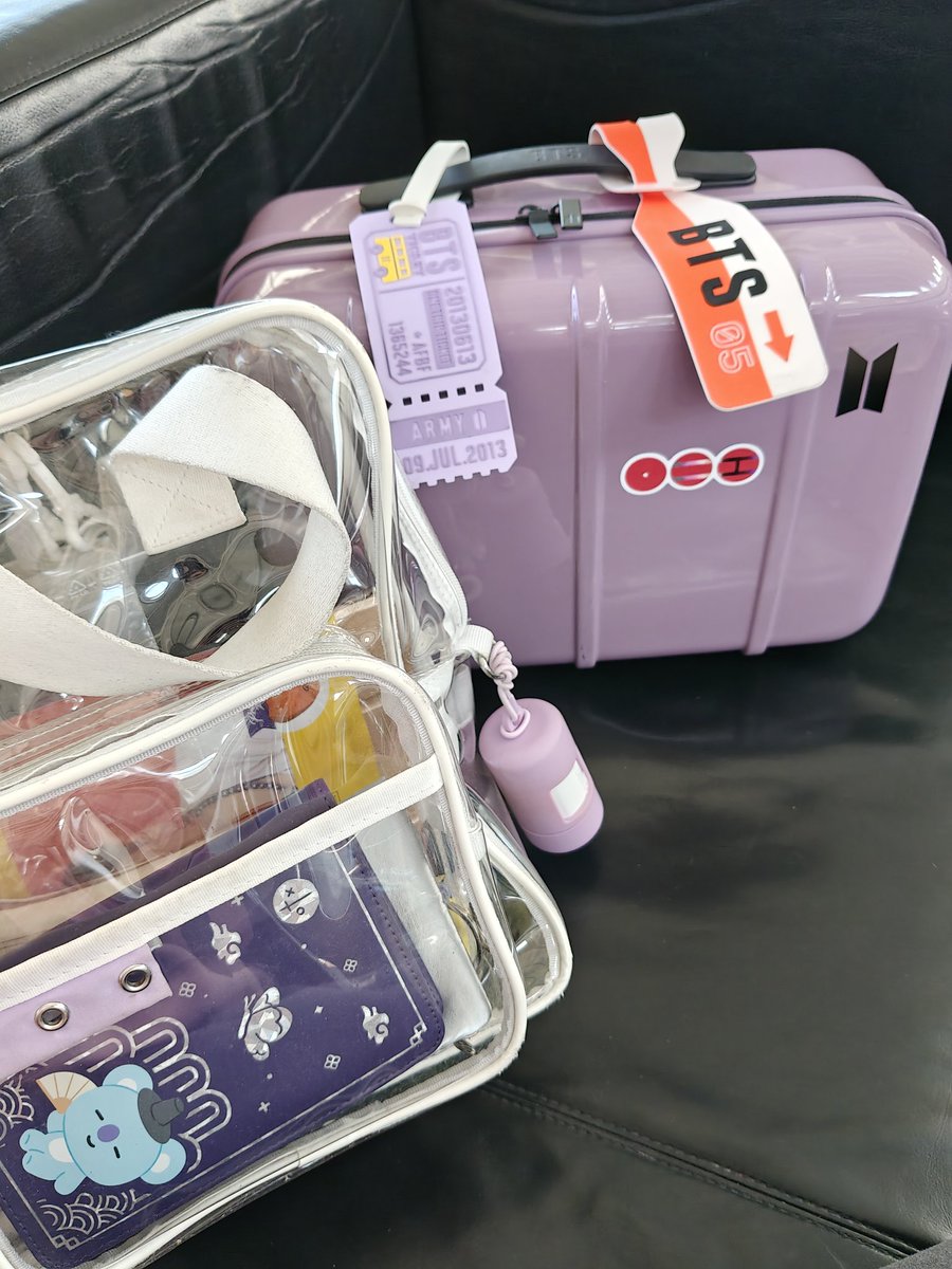 miu__von's tweet photo. Made it to the airport! Help! They scanned my bag twice. They were so confused seeing my ARMY bomb! Meanwhile me thinking: don't call it by its government name, don't call it by its government name, don't call it by its government name 😅
#MiuGoesOnAnAdventure https://t.co/l3actAI668