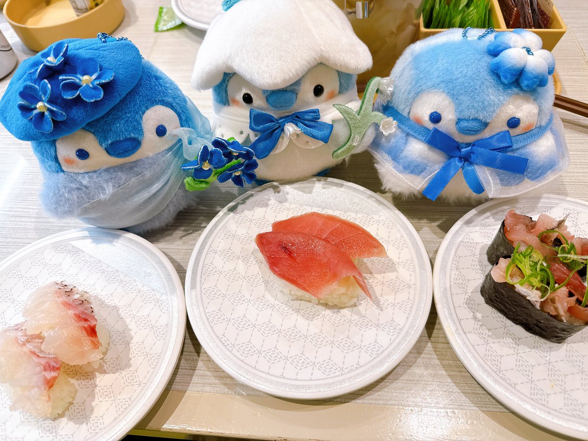 三姉妹とはじめてのおそとごはんなんだよ～🍣
