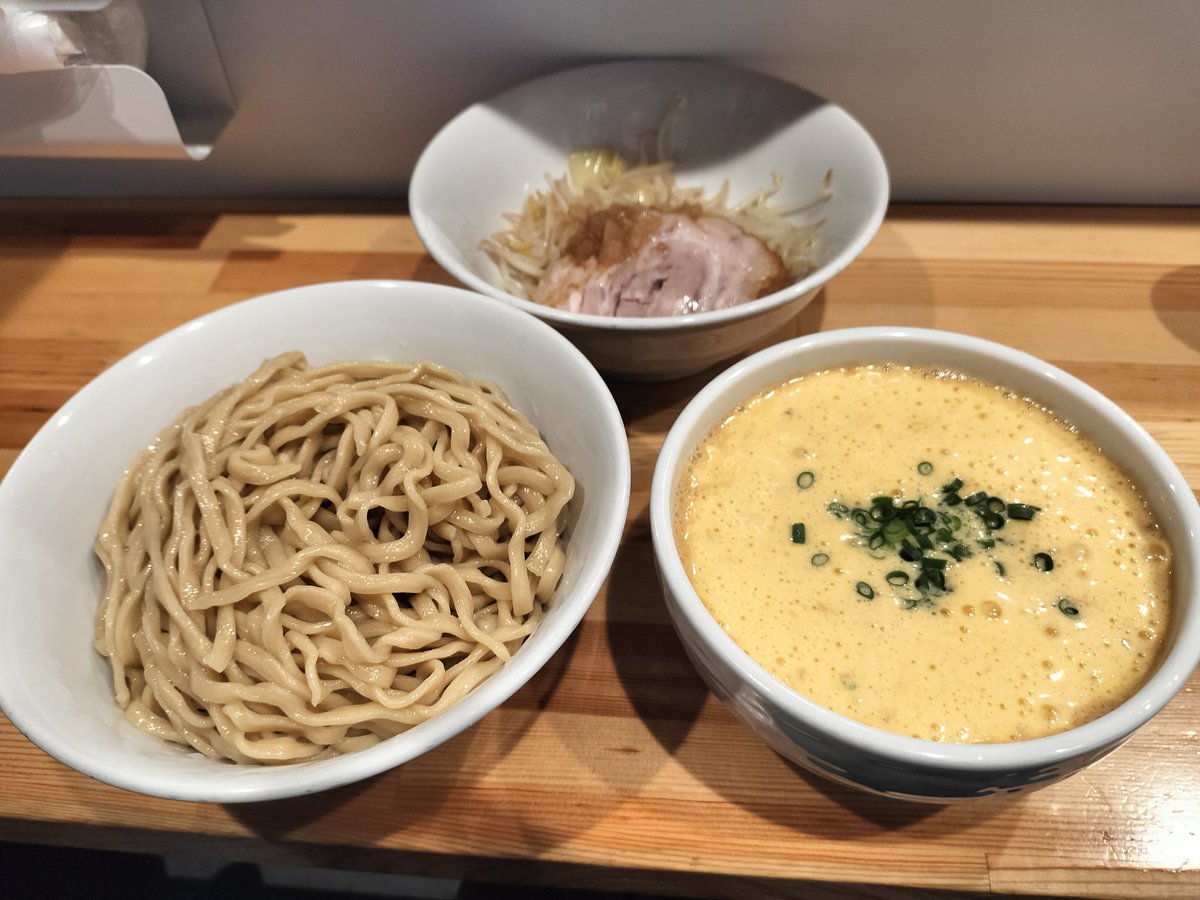 katsushos's tweet photo. ヤマロク連坊店🍜💕✨
✨納豆つけ麺✨
※第一候補が臨時休業と言う事で（笑）気になってた〜面白そうな納豆つけ麺を🤤300gがスルッと無くなったので大変美味しかったのである😘💕
＃ヤマロク連坊店
＃つけ麺　＃納豆 https://t.co/kiS2BzNJLf