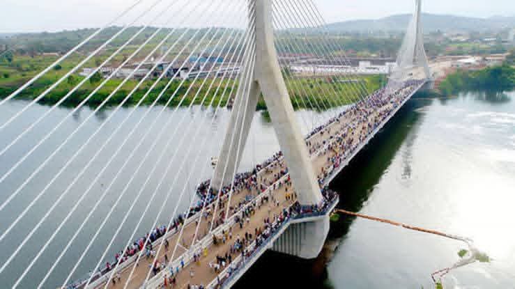 SyliviaKeiz's tweet photo. Jinja's blend of nature, culture, and modern development makes it a vibrant destination. The bridge's design and the river's force underscore the city's dynamic spirit which attracts tourists.
#GoldenPosts
#beautifulsunset
@GoldenPosts1 @TourismBoardUg @tourismgoi @UCC_Official https://t.co/baMu4tlieo
