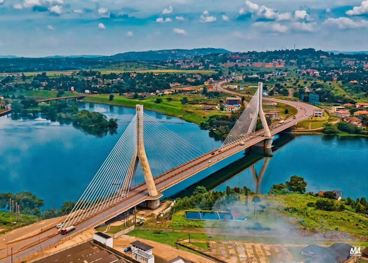 RachealMukalazi's tweet photo. Jinja home to the source of the Nile on Lake Victoria.
From the iconic Jinja Bridge with stunning river views to thrilling rapids at Itanda Falls and peaceful escapes like Samuka Island π itβs the perfect blend of adventure and beauty.
#ExploreJinja
#GoldenPosts https://t.co/UjE1Z2EnI0