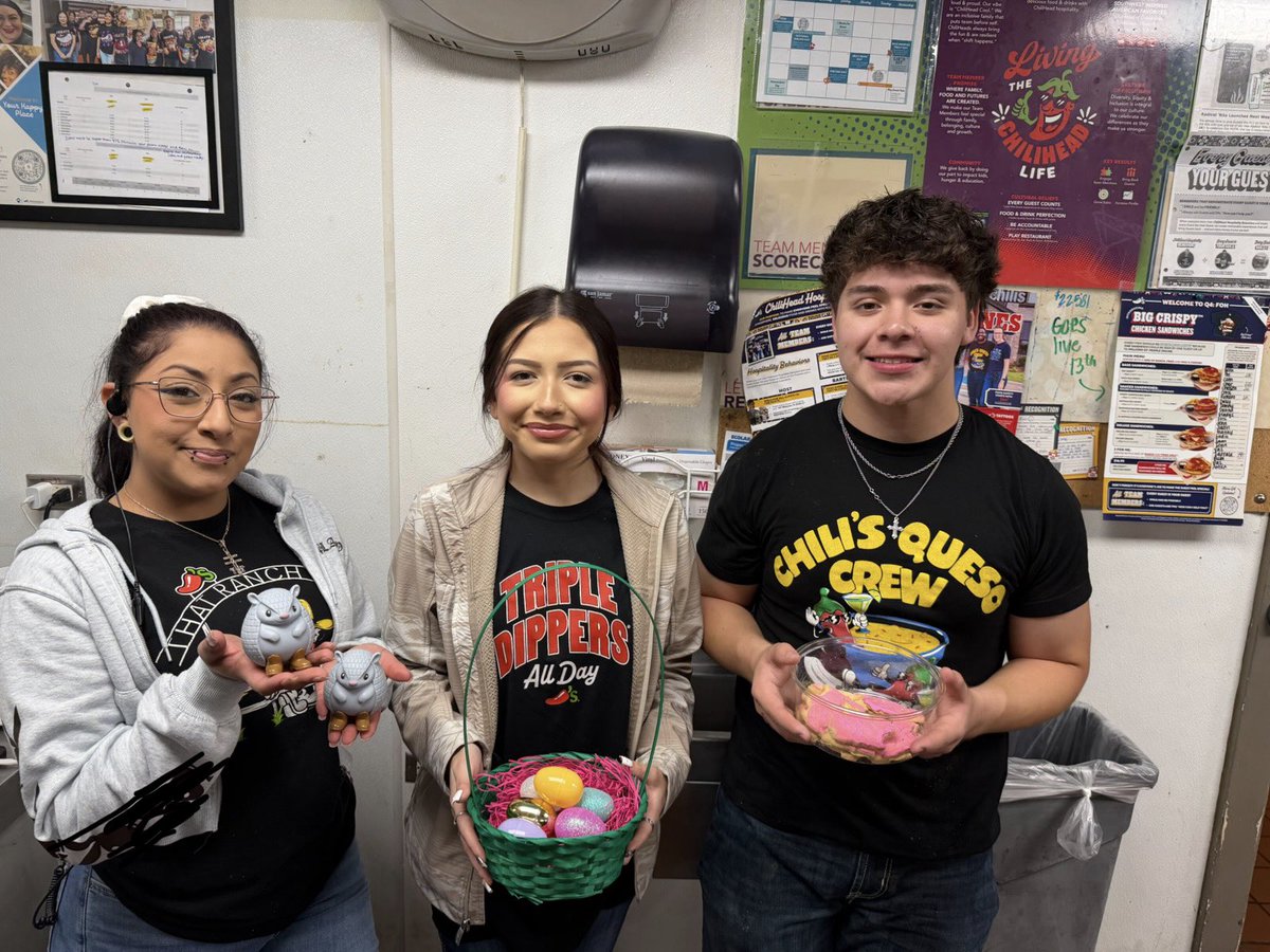 LLRobles09's tweet photo. Hope everyone had a Hoppy Easter!! Our egg hunt was hilarious this year! Sending much #chilislove from Team Mercedes. @Tina_Prestidge @ChiliHead1367 @isaichilis1367 https://t.co/BVT8sYrnt9