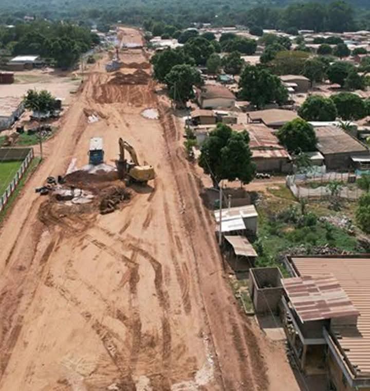 KassimDoumbia13's tweet photo. #Hambol🇨🇮
Les travaux de bitumage de l’axe Satama Sokoura - Bassawa - Tanda débuteront très Bientôt . Il convient de rappeler que la première phase du projet, reliant Bouaké - Satama Sokoura, est actuellement en cours d’exécution pour le plus grand bonheur des populations https://t.co/T4ZufbD6uy