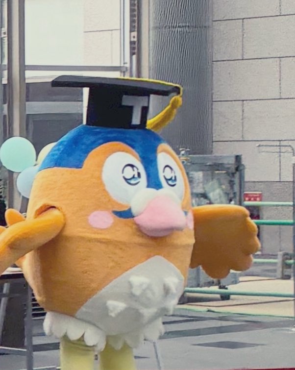 本日は令和8年度鳥取大学入学式にて司会を務めさせていただきました！
入学生の皆さん、ご入学おめでとうございます🌸
放送部への入部もぜひよろしくお願いします！