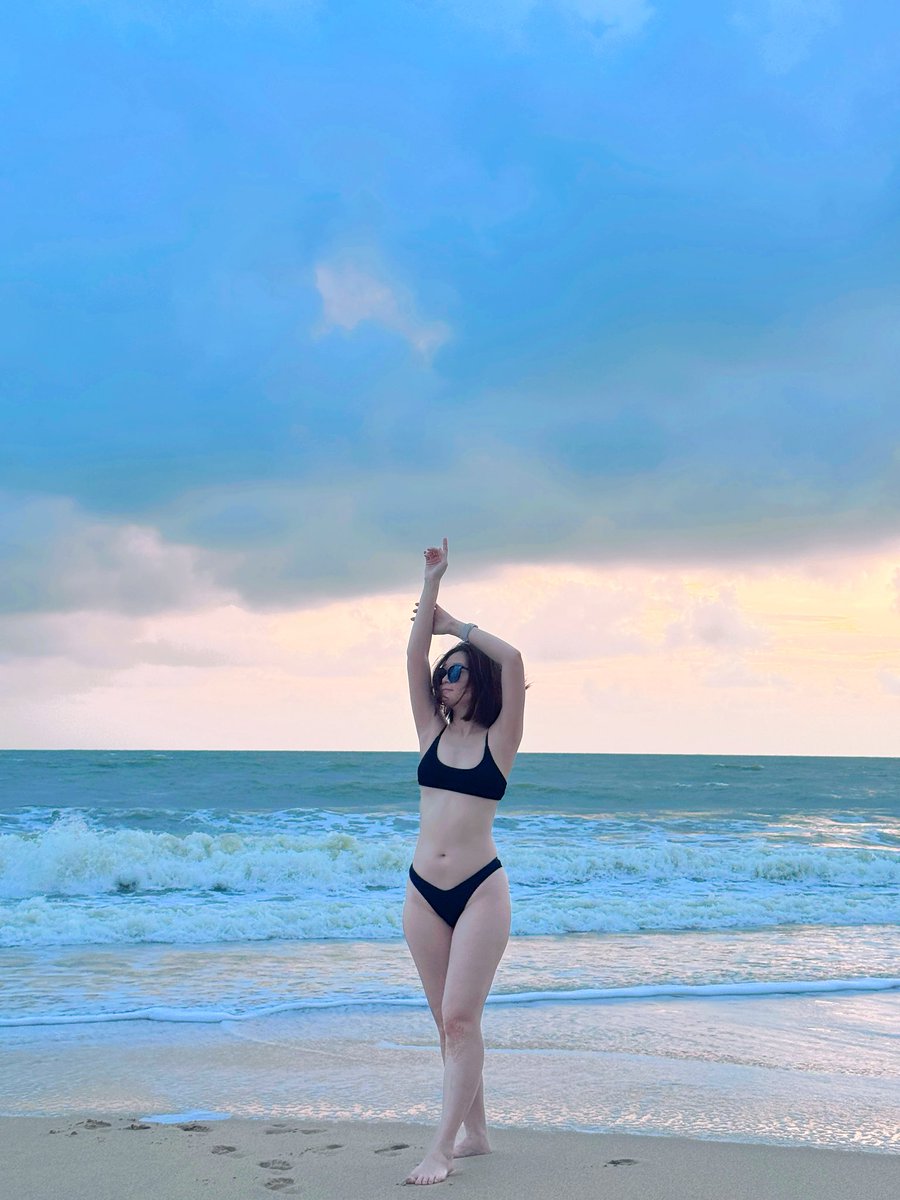 daddynshane's tweet photo. Bila dah sarung outfit pantai ni, terus rasa extra confident! 👙 Suka sangat vibe ceria macam ni, yang penting kita selesa dan berani jadi diri sendiri. Jom enjoy cuaca panas ni! ☀️ #OOTDPantai #SihatDanCantik #GayaBebas https://t.co/PoktwbOrnC