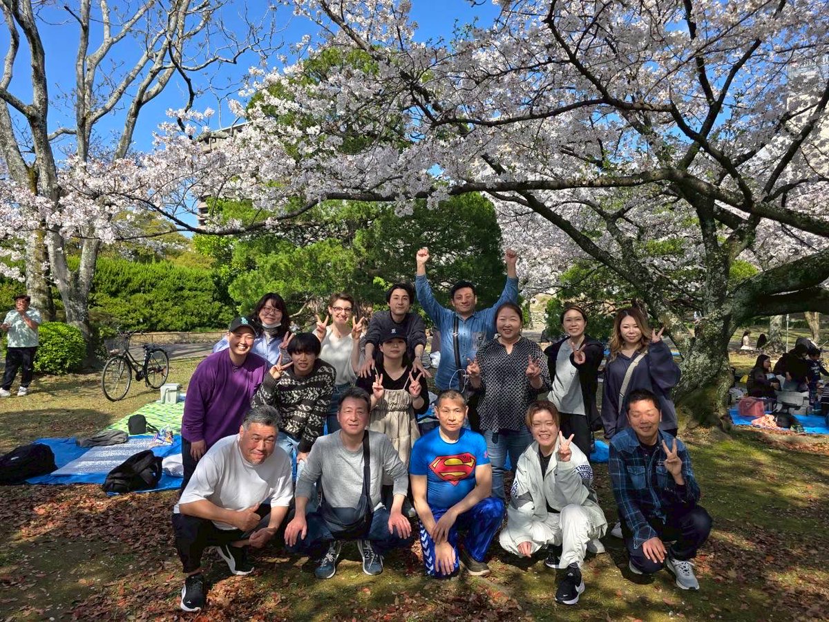 bitchkazuki's tweet photo. 今年も花見が出来ました。来年も出来ますように。 https://t.co/h2V3UBVjhx
