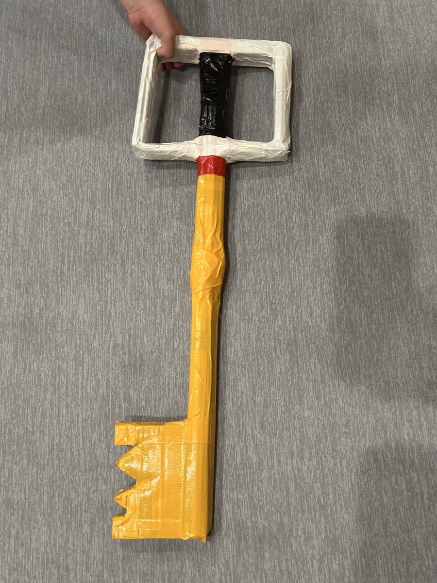 inobun2_'s tweet photo. 即席キーブレード、子どもと作った🗝️ https://t.co/HC8Bbnk1pb