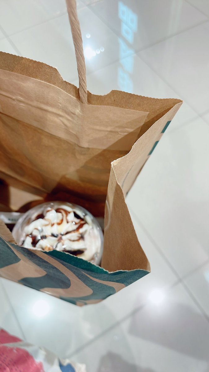 誘惑に勝てなかった………ダブルチョコフラペチーノってなに………