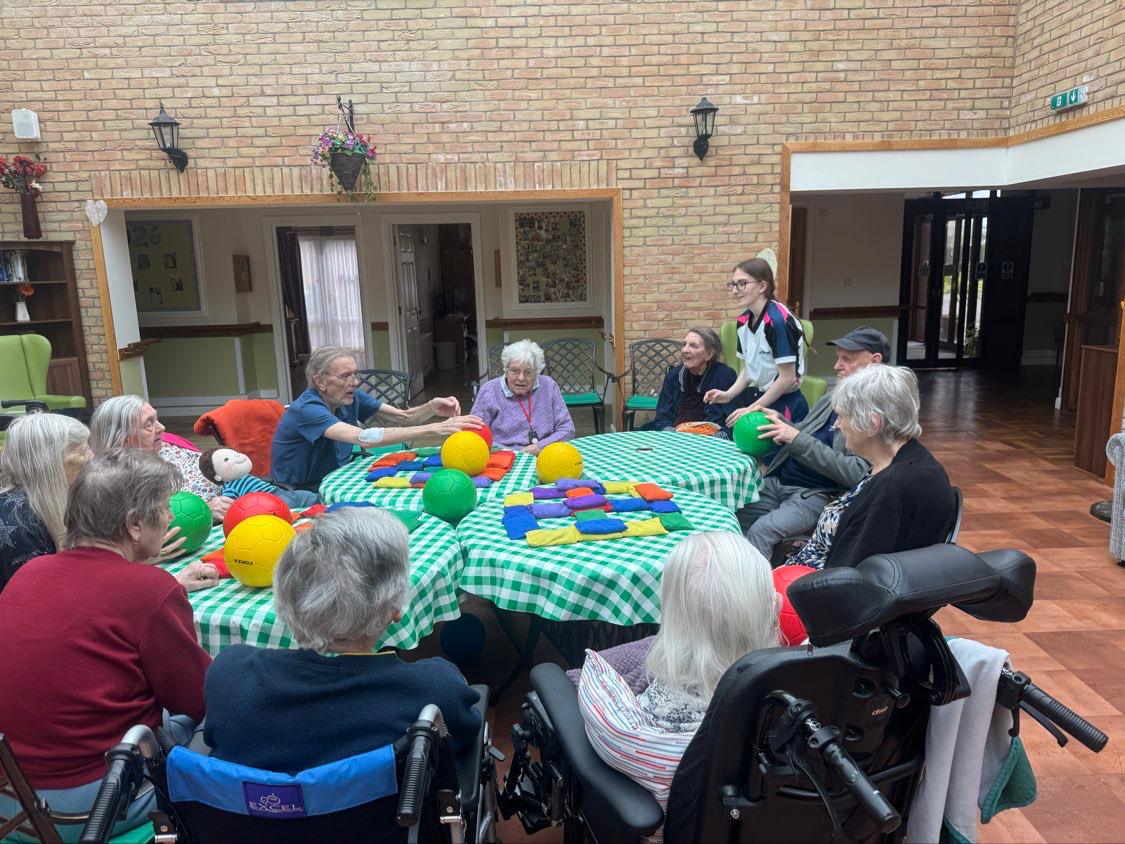 askhamvillage's tweet image. Visosport joined us at Askham House last week for a chair-based exercise session 💛

Great to see residents getting involved, moving at their own pace and enjoying the session together.

#Wellbeing #PhysicalActivity #CareSector