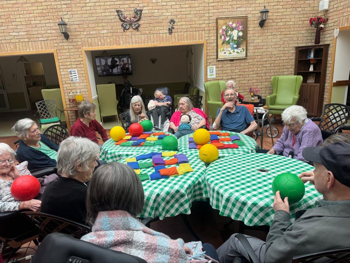askhamvillage's tweet image. Visosport joined us at Askham House last week for a chair-based exercise session 💛

Great to see residents getting involved, moving at their own pace and enjoying the session together.

#Wellbeing #PhysicalActivity #CareSector