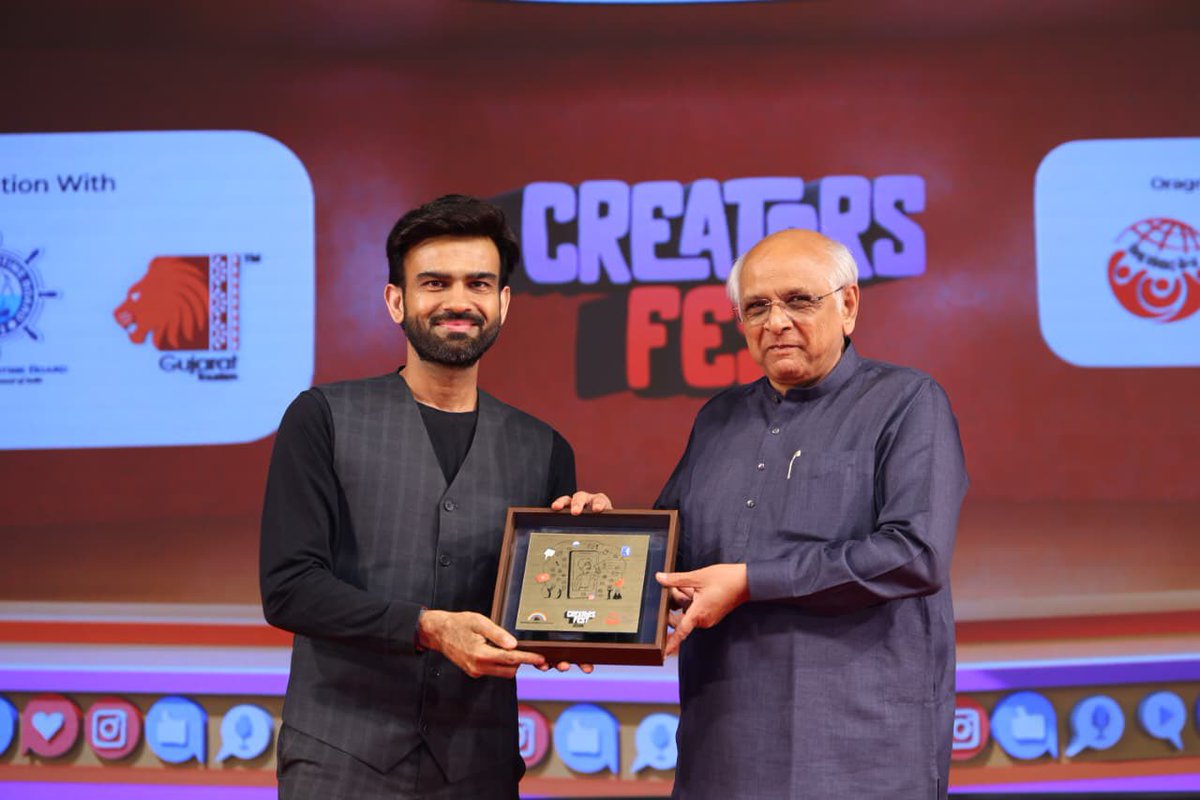 RjHarshil's tweet image. Privileged to be recognised by Hon’ble CM Bhupendrabhai Patel for my journey in radio and impact as a digital creator.

From the mic to digital platforms — the mission remains the same: inspire, inform, and create meaningful impact for Gujarat’s people &amp;amp; communities

#Gratitude
