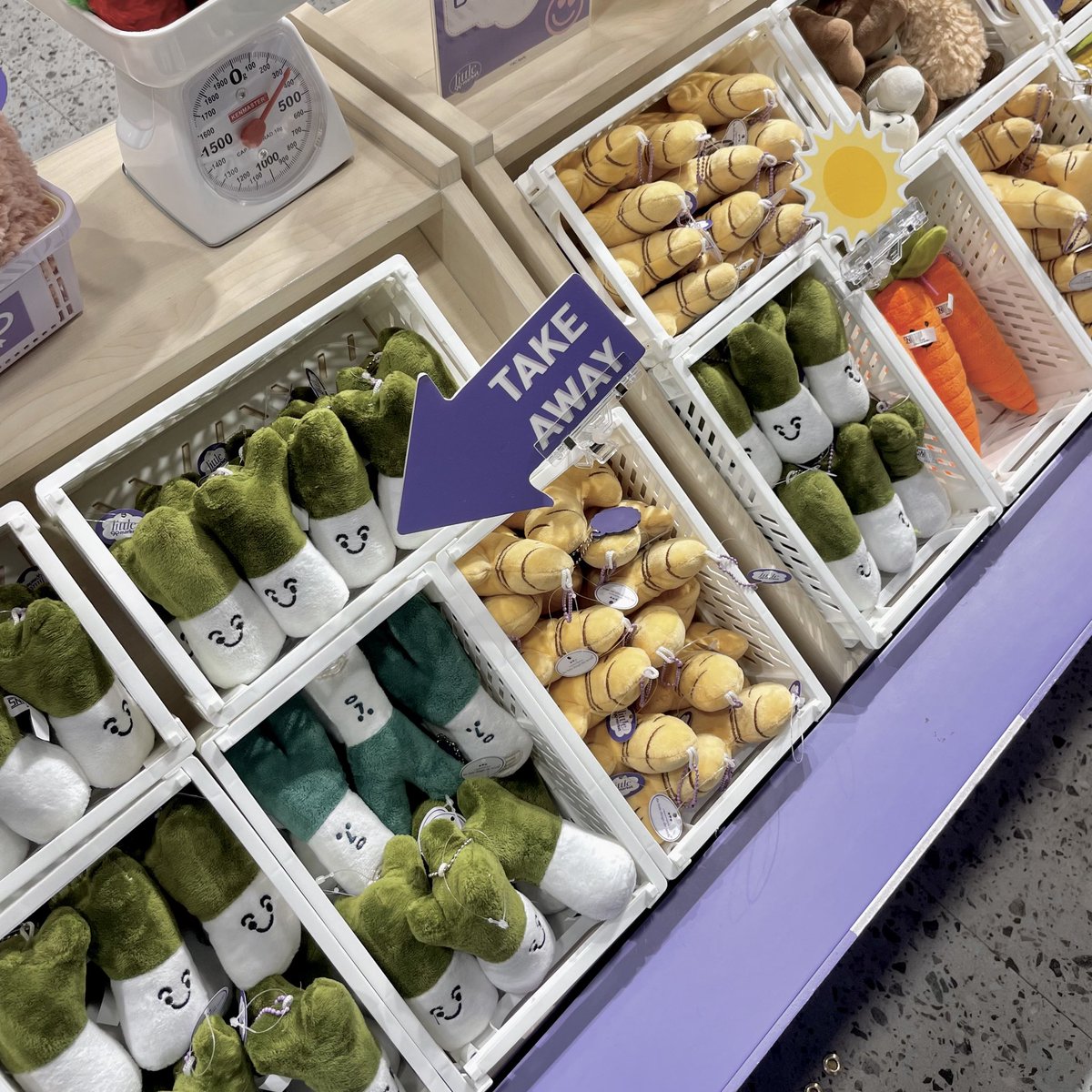 iridescenne's tweet image. a day in my #busy life 🫆