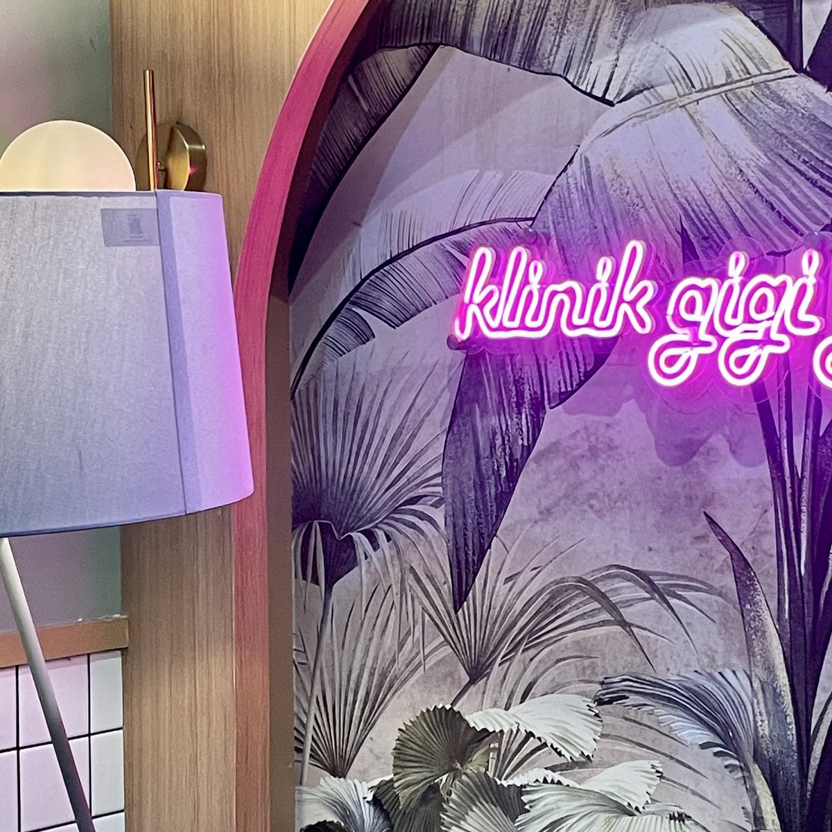 iridescenne's tweet image. a day in my #busy life 🫆