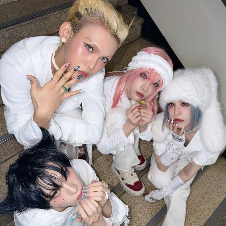 ash lvs muti ❤️‍🔥 tweet media