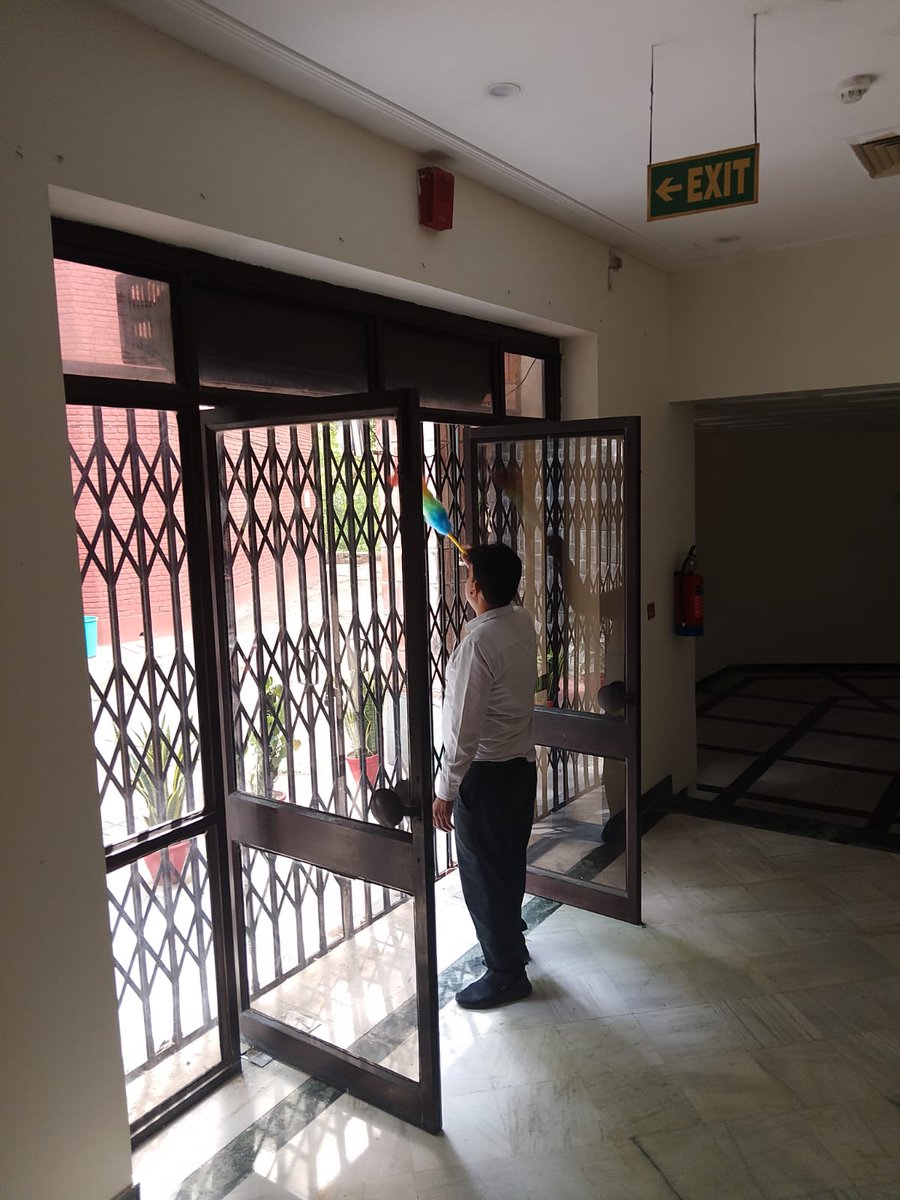 IIMC_India's tweet photo. An indoor cleaning drive was undertaken at IIMC, New Delhi as part of #SpecialCampaign5.0, contributing to a cleaner, more organized and hygienic campus space.
@MIB_India @SwachhBharatGov @swachhbharat @SwachSurvekshan @PMOIndia @PIB_India @DDNational @airnewsalerts @pragyapgaur https://t.co/zTqPBQyDrq