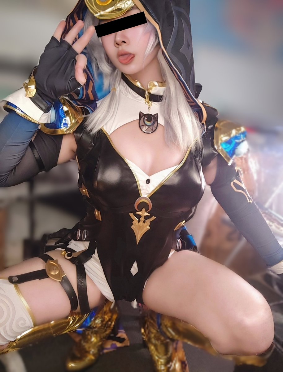 foglantau's tweet photo. 什么叫猫猫会乖乖蹲下来给你口交？
#Cosplay #HonkaiStarRail #cipher https://t.co/Sc8gKjZn8F