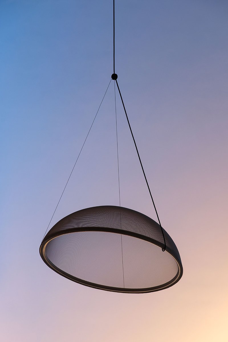Interior_es's tweet image. Baleira is a #pendantlamp by Tomás Alonso for a-emotional light that reinterprets the dome form through a #stainlesssteel mesh and an #ethereal design. Its perimeter #LED light adds lightness and creates an enveloping atmosphere.
-&amp;gt; interioresminimalistas.com/2026/04/06/bal…
-&amp;gt; #lighting