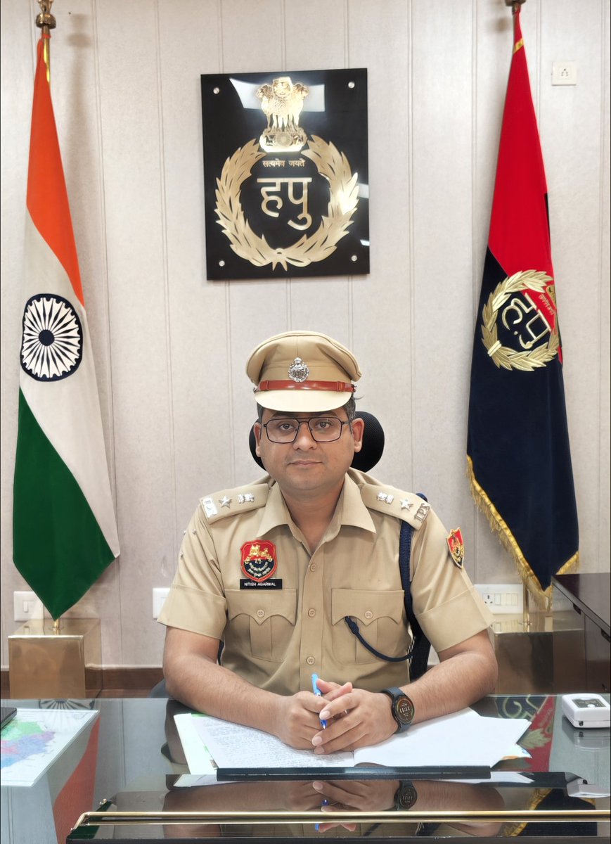 palwalpolice's tweet image. नवनियुक्त #SP श्री नीतीश अग्रवाल, आईपीएस ने संभाला जिला पलवल पुलिस कप्तान का पदभार।

जिला पलवल में कानून व्यवस्था को और अधिक मजबूत,पारदर्शी,जवाबदेह एवं जनहितैषी पुलिस व्यवस्था स्थापित करना उनका मुख्य लक्ष्य-नीतीश अग्रवाल, #SP पलवल।
#CrimeFreePalwal  #PublicFirst 
@police_haryana